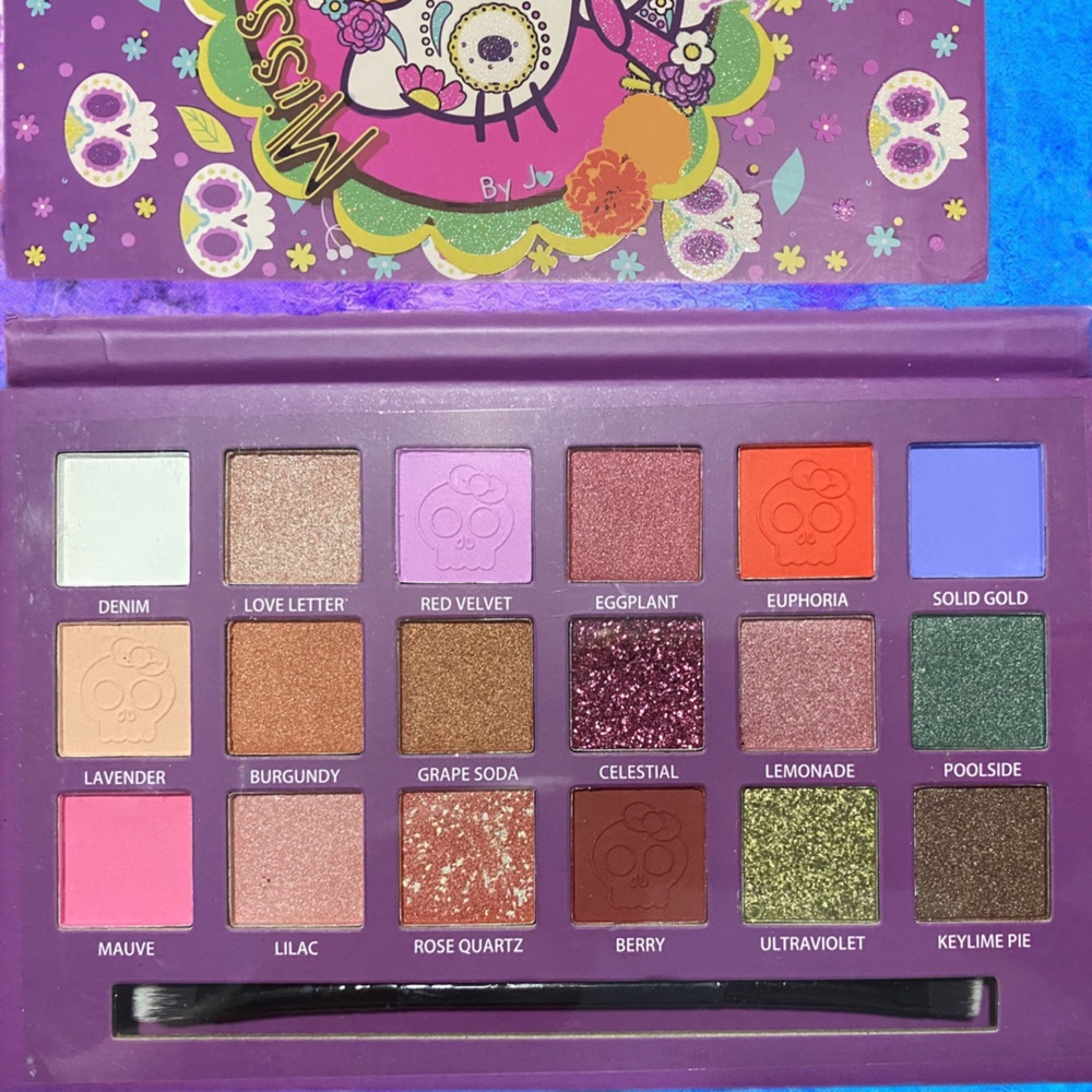 Hello Kitty Vibrant Eyeshadow Colors